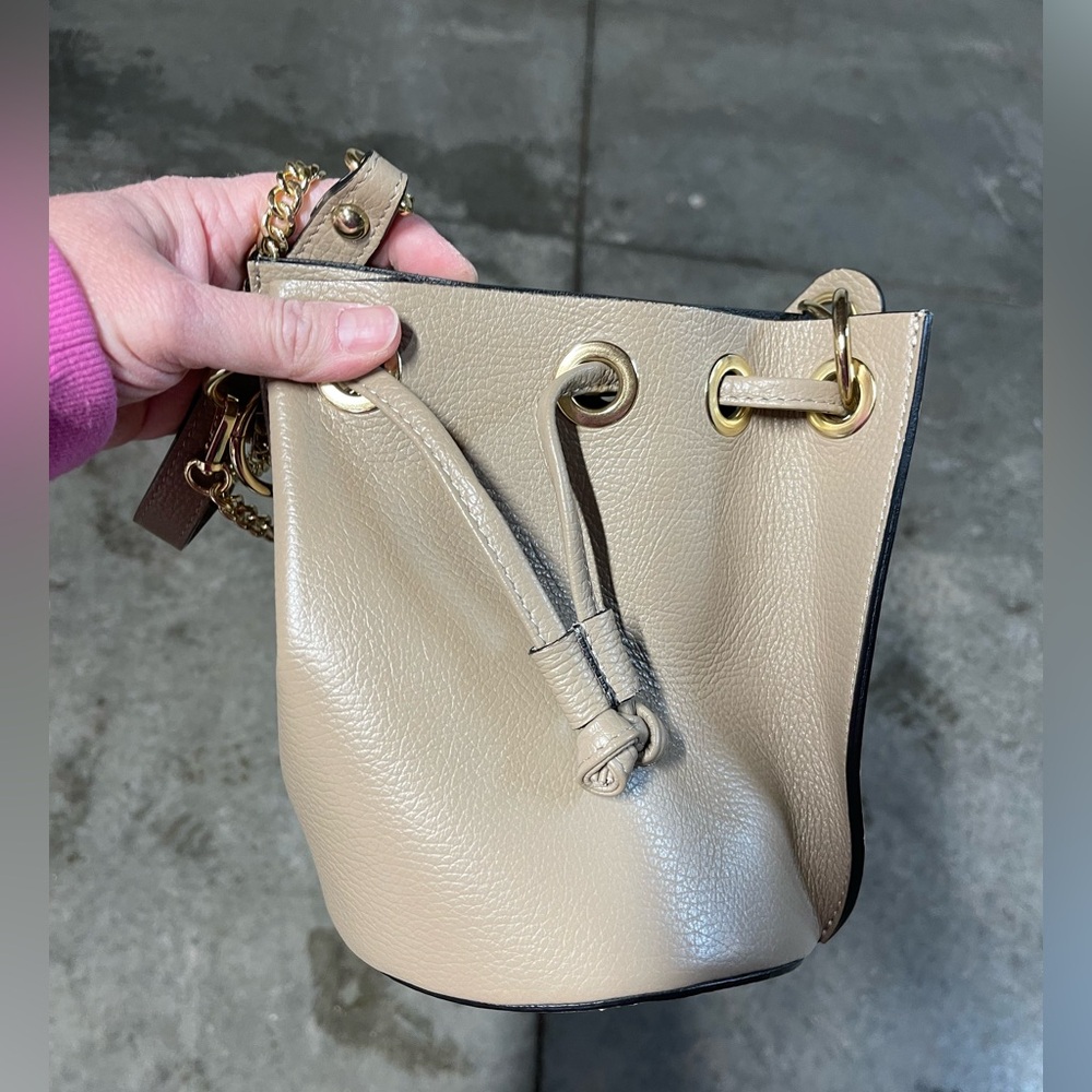 Diva’s Bag Tan Pebble Italian Leather Bucket Crossbody Handbag Italy